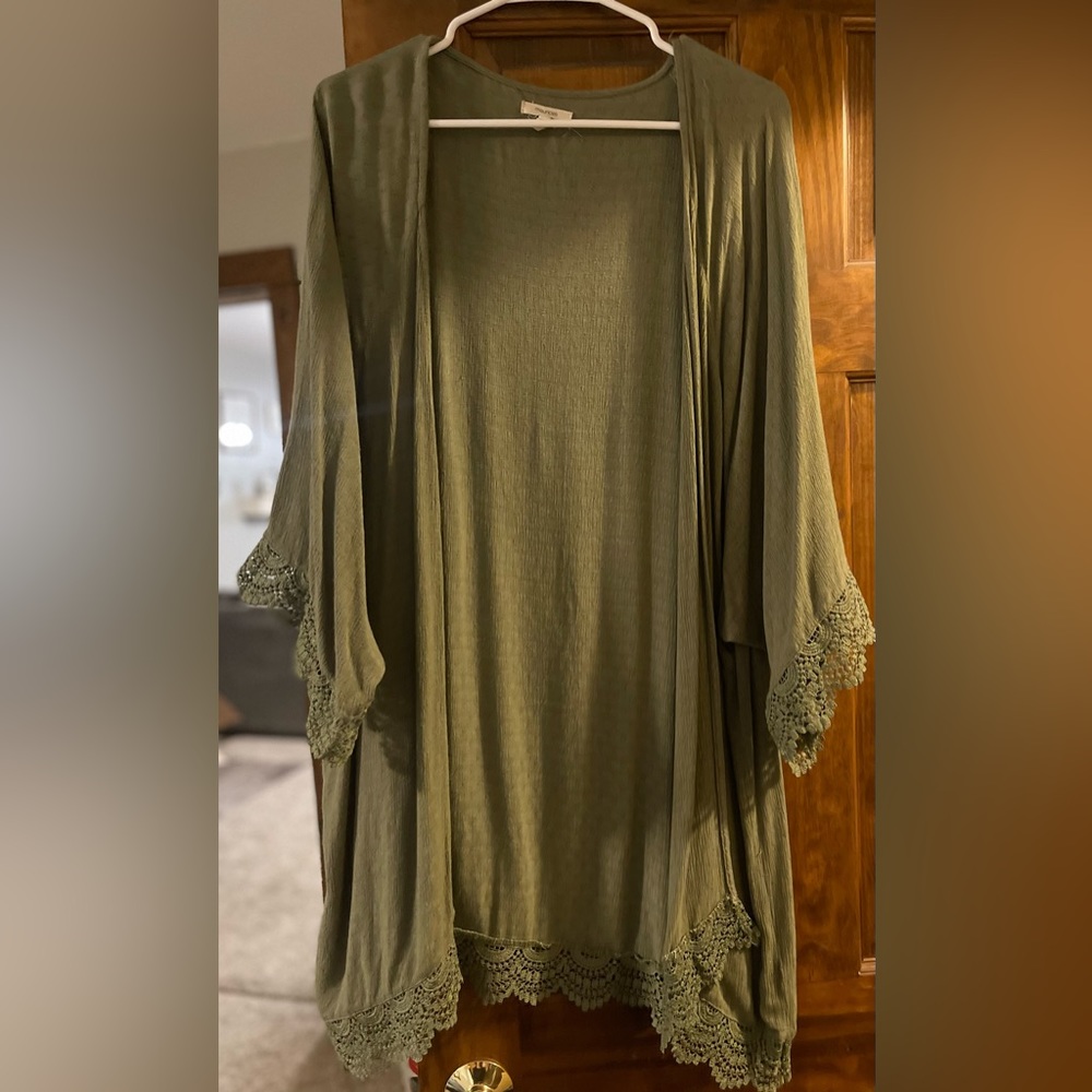 XL women’s Green kimono.